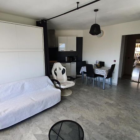 Superbe appartement plage SAINT-LAURENT DU VAR Exterior foto