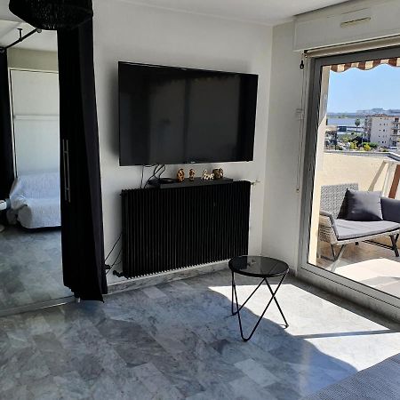 Superbe appartement plage SAINT-LAURENT DU VAR Exterior foto