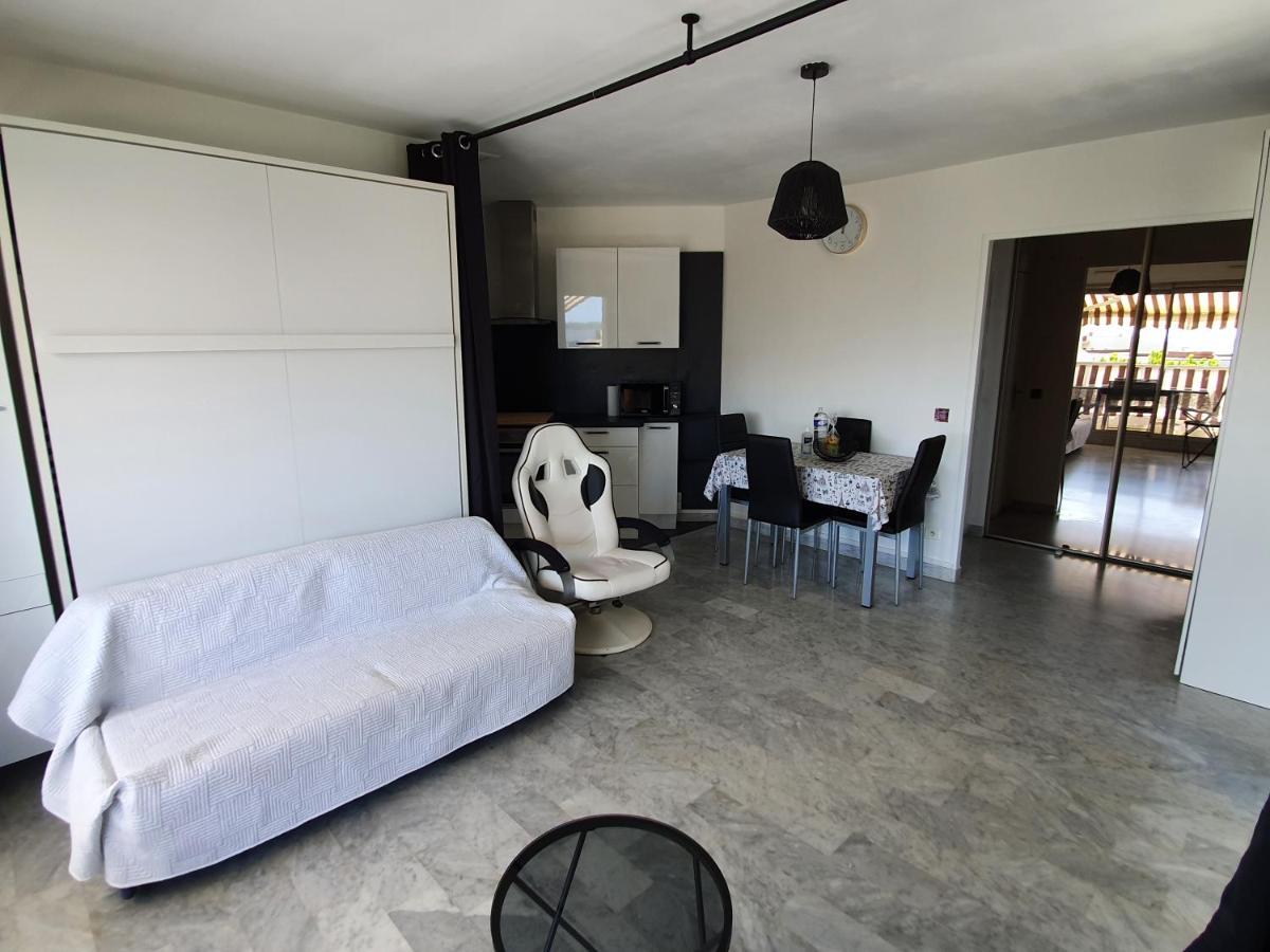 Superbe appartement plage SAINT-LAURENT DU VAR Exterior foto