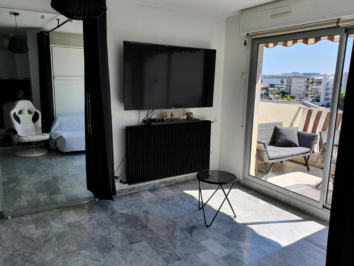 Superbe appartement plage SAINT-LAURENT DU VAR Exterior foto